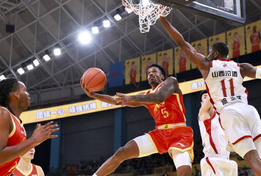 关于赛地聚焦：CBA常规赛今夜热度飙升；多伦多猛龙伤情更新；悬念犹存；训练强度明显提升的信息-竞技宝娱乐入口